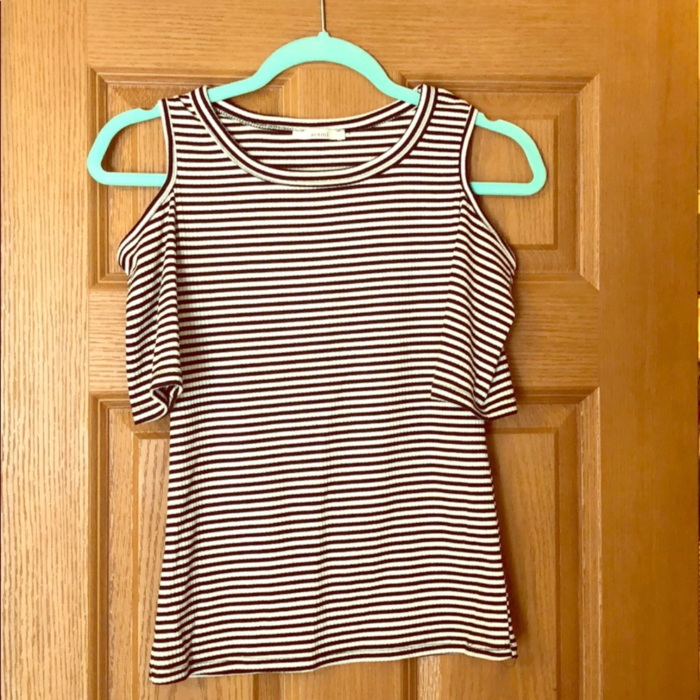 Cold shoulder tee